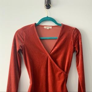 Gorgeous ‘Madewell’ burnt orange velvet top!